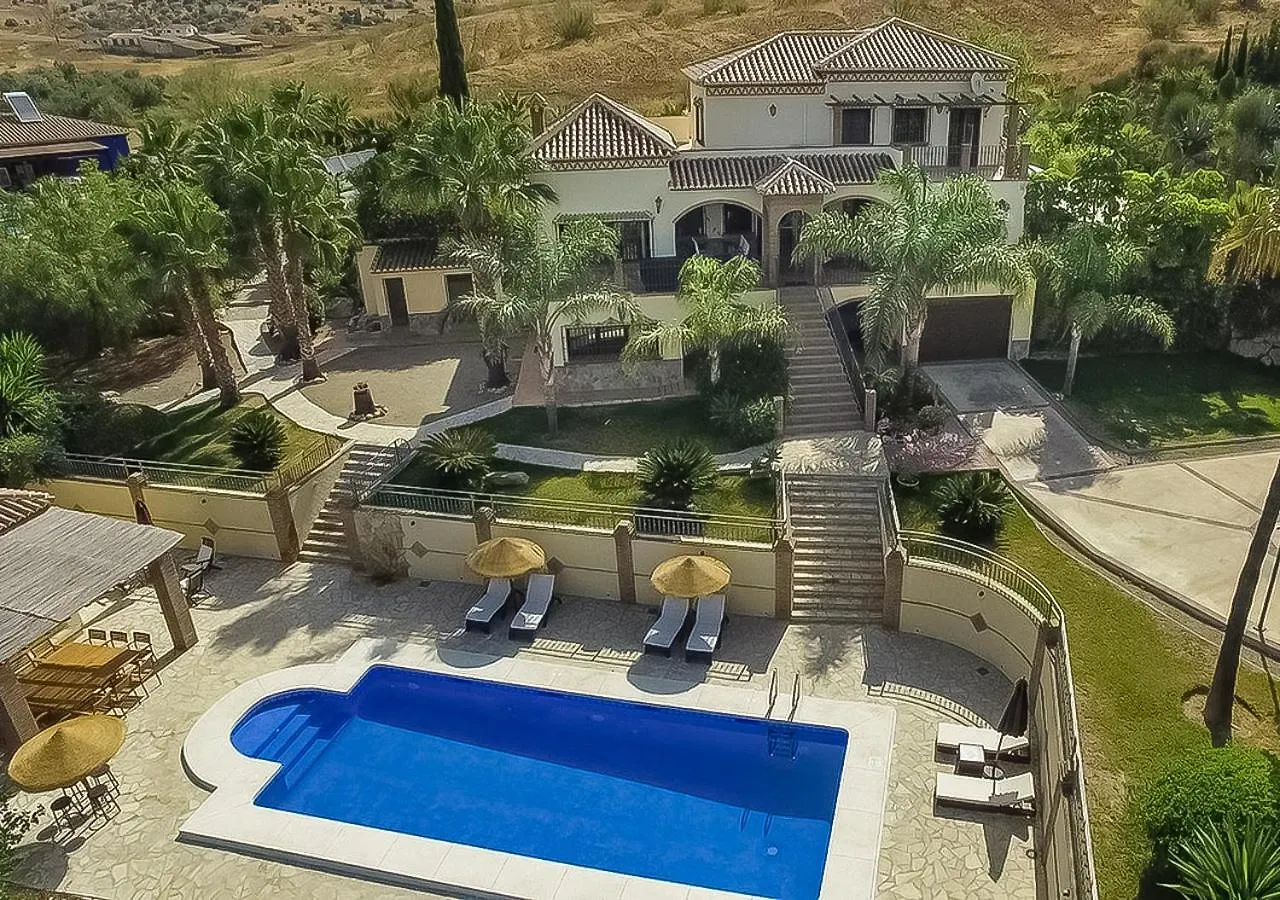 Exclusive Lakeside Villa With Private Pool & Total Privacy Viñuela