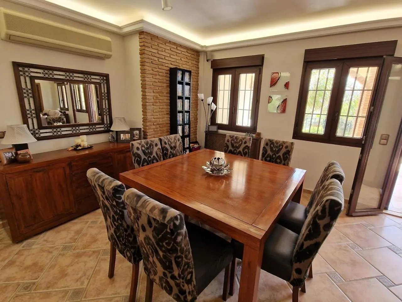 Exclusive Lakeside Villa With Private Pool & Total Privacy Viñuela
